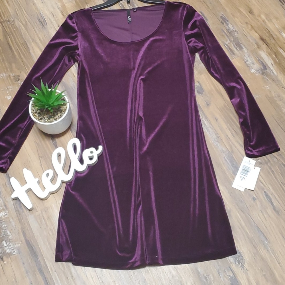 Dress - Picture 1 of 3